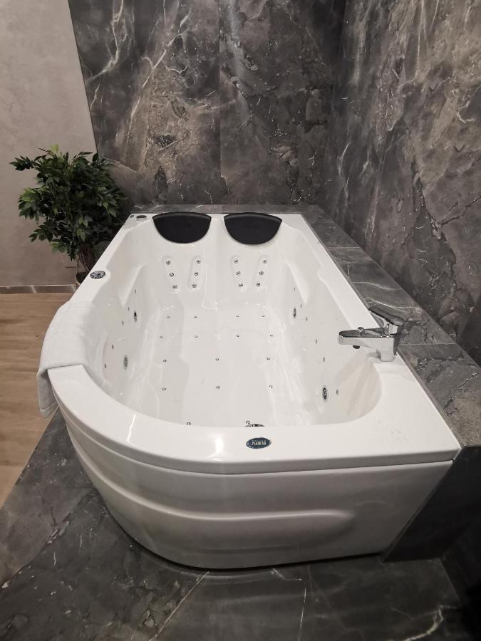 Apartment Jacuzzi Main Square