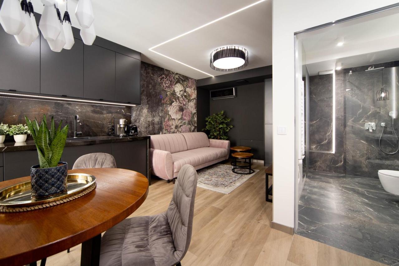 Jacuzzi Main Square Apartment *