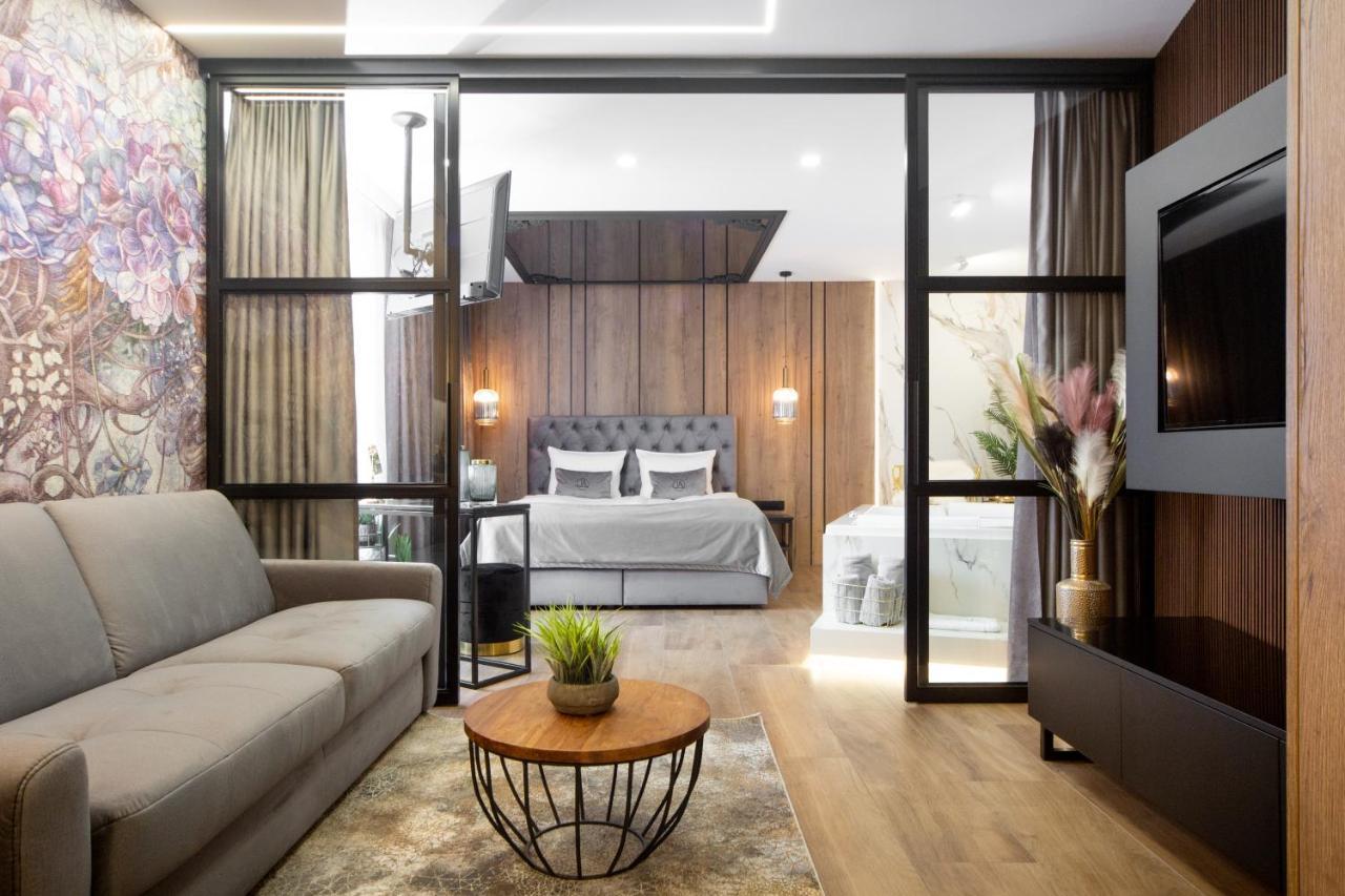 Jacuzzi Main Square Apartment *