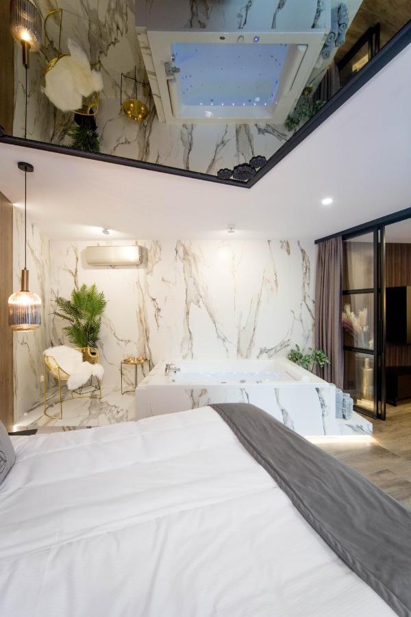 Jacuzzi Main Square Apartment Krakow