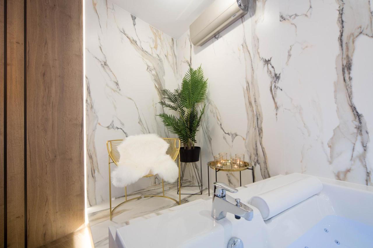 Apartment Jacuzzi Main Square *