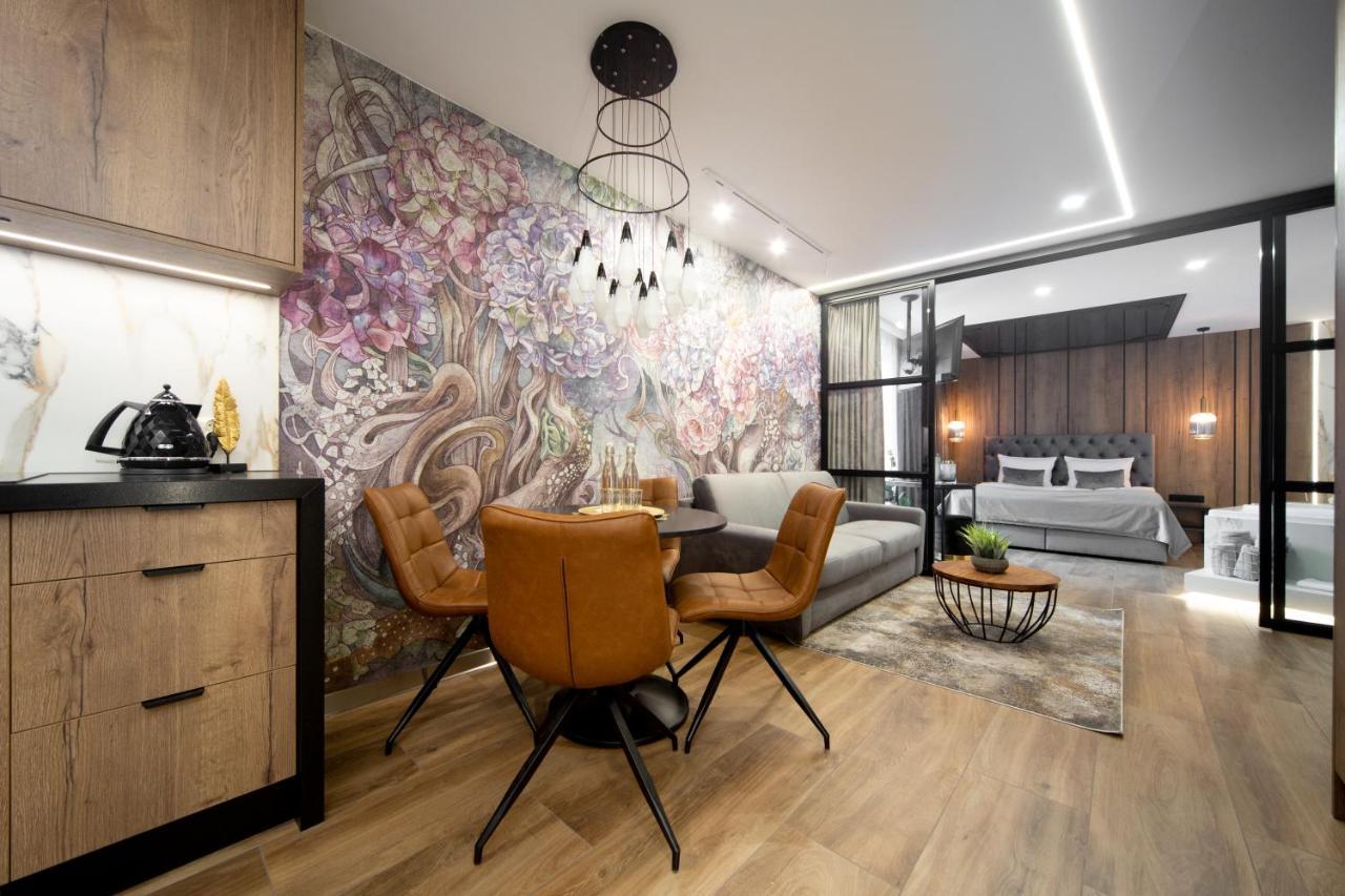 Jacuzzi Main Square Apartment *