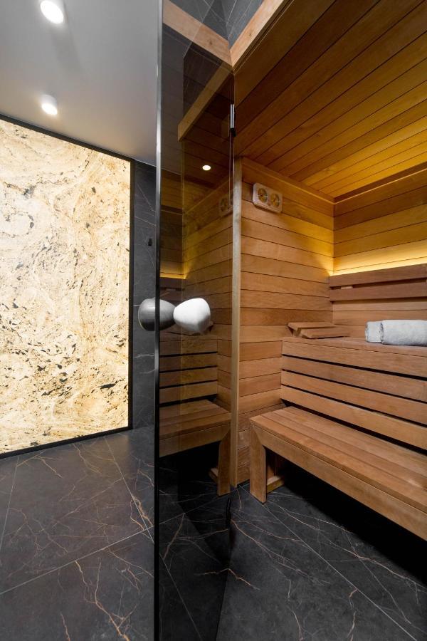 Jacuzzi Main Square *